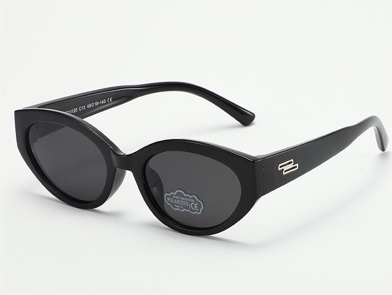 un sunscreen sunglasses
