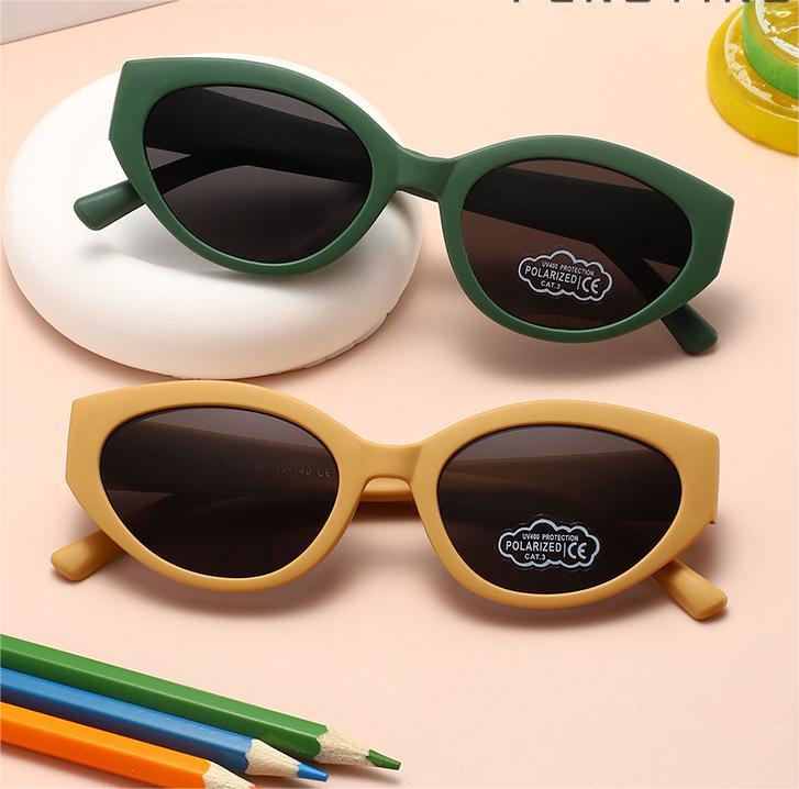 un sunscreen sunglasses